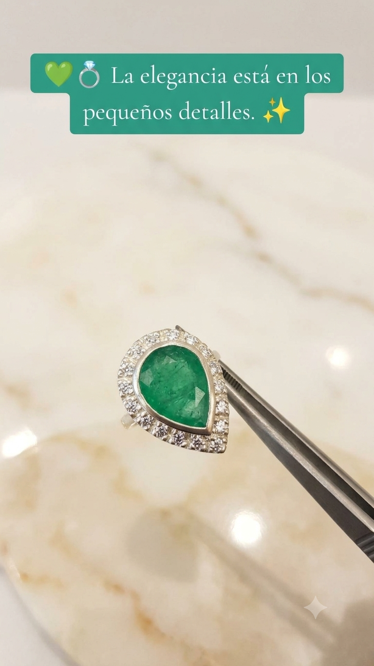 Anillo en Plata Ley 950 con Esmeralda Natural Colombiana Corte Gota