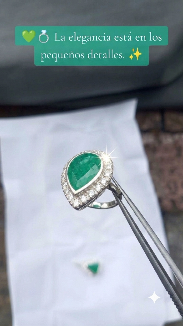 Anillo en Plata Ley 950 con Esmeralda Natural Colombiana Corte Gota