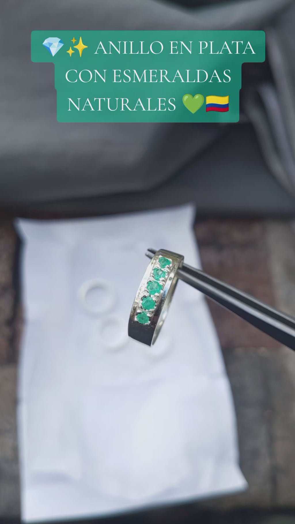 Anillo en Plata con Esmeraldas Naturales