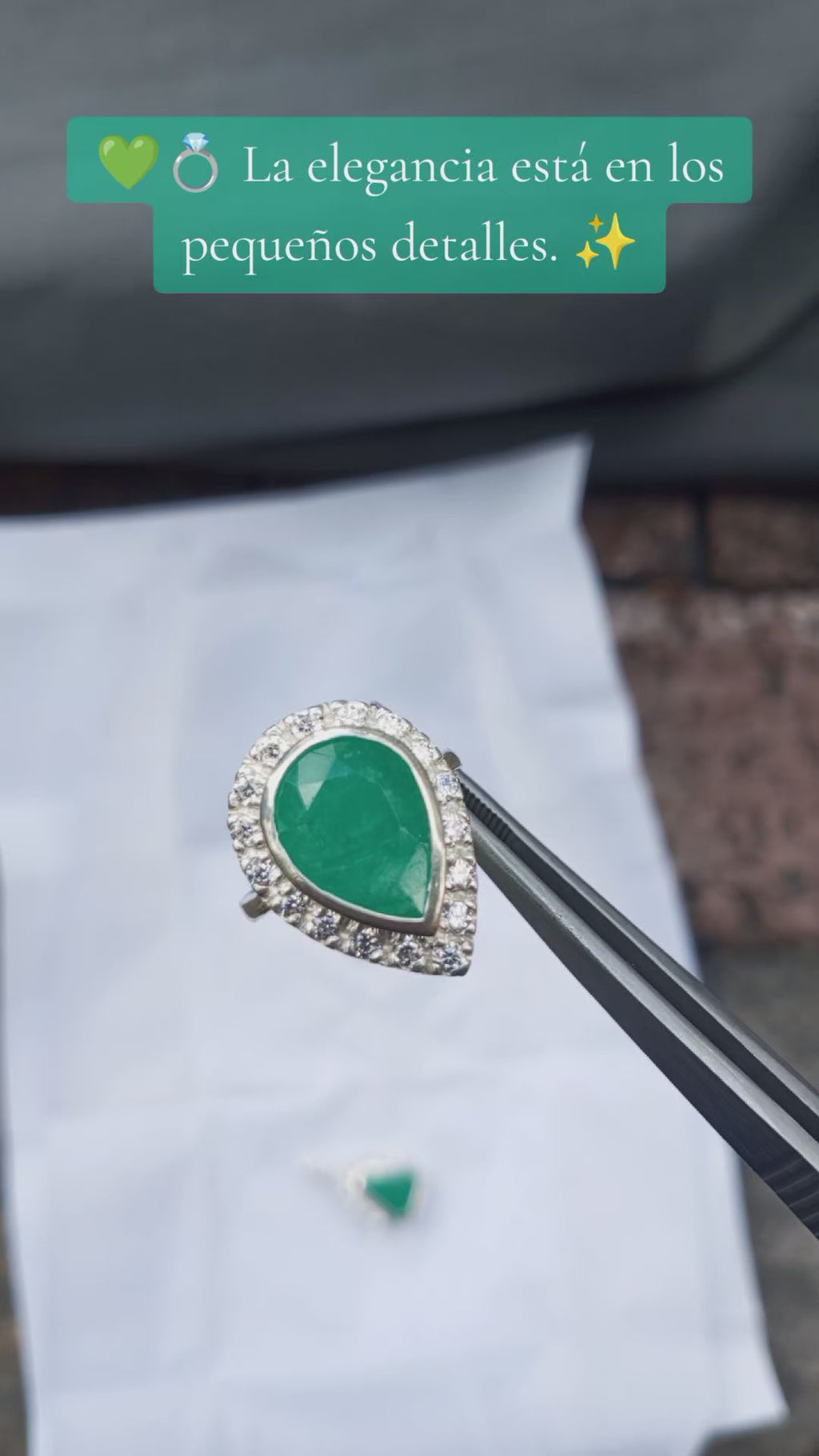 Anillo en Plata Ley 950 con Esmeralda Natural Colombiana Corte Gota