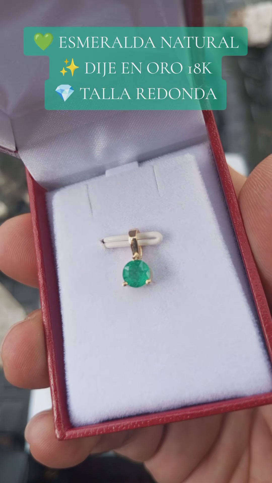 Dije en Oro 18K con Esmeralda Natural Talla Redonda
