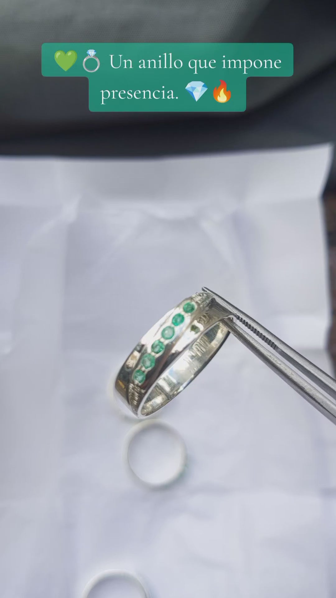 Anillo para Hombre en Plata Ley 950 con Esmeraldas Naturales Colombianas