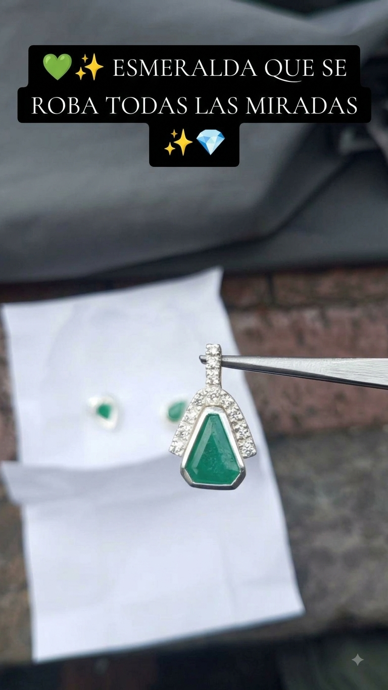Dije / Pasa Cadena en Plata Ley 950 con Esmeralda Natural Colombiana