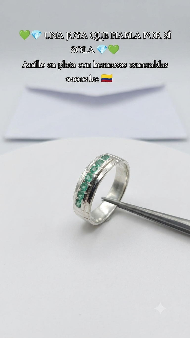Anillo en Plata con Esmeraldas Naturales Colombianas