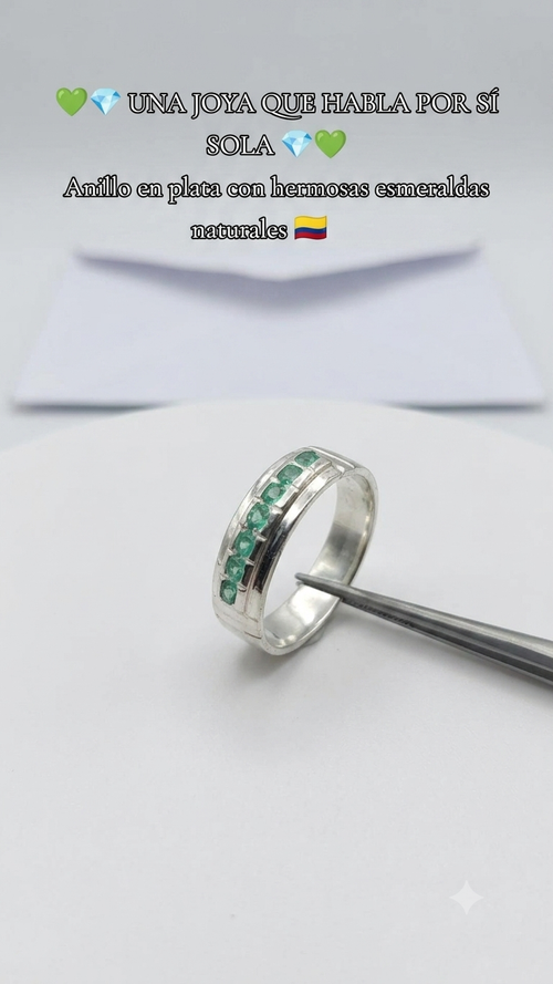 Anillo en Plata con Esmeraldas Naturales Colombianas