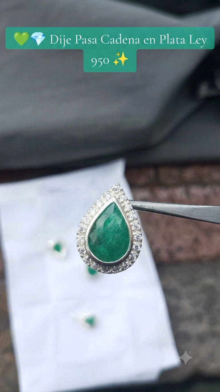 Dije Pasa Cadena en Plata Ley 950 con Esmeralda Natural