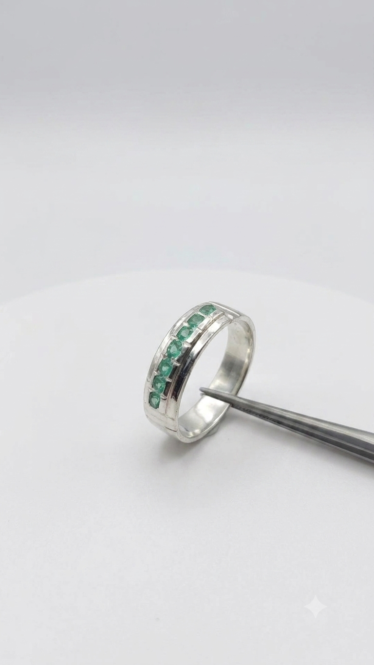 Anillo en Plata con Esmeraldas Naturales Colombianas