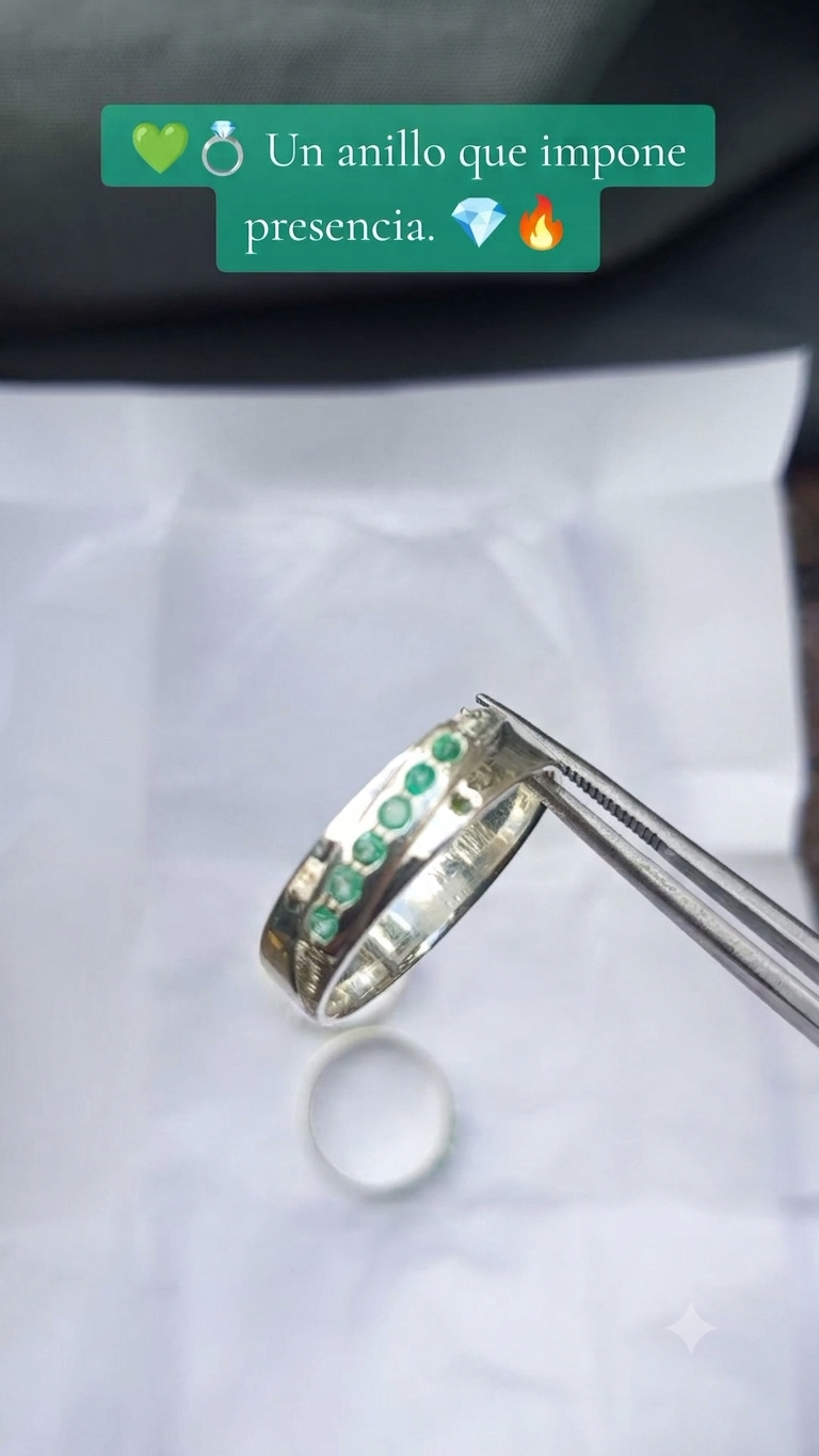 Anillo para Hombre en Plata Ley 950 con Esmeraldas Naturales Colombianas
